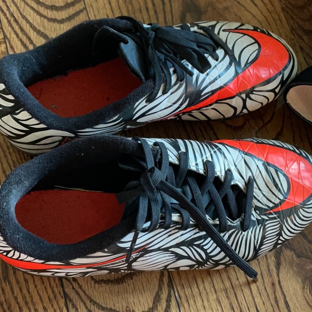 Nike women’s 5.5 soccer cleats